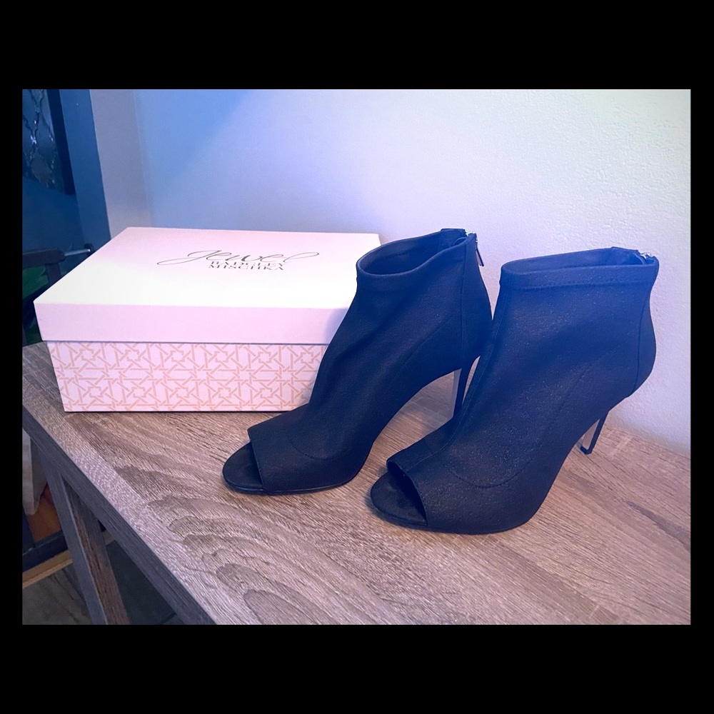 Badgley Mischka Marcy black Bootie sz9